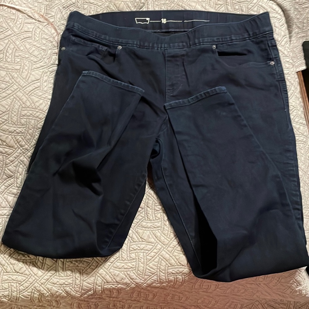 Levi’s pull on skinny jeans 4 pocket these are hard to find!